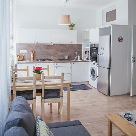 Downtown Pedestrian Zone Apartment Братислава Екстер'єр фото