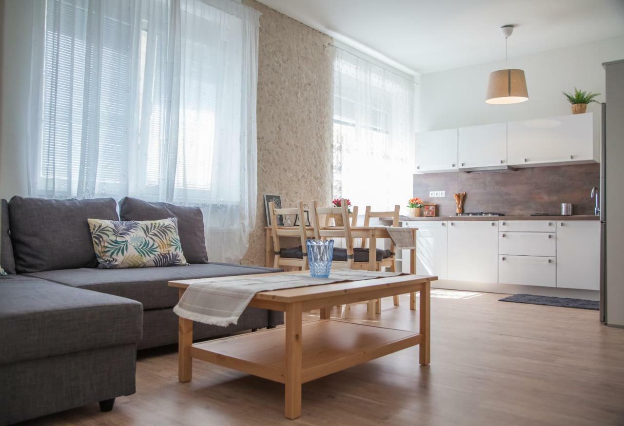 Downtown Pedestrian Zone Apartment Братислава Екстер'єр фото