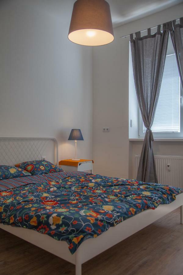 Downtown Pedestrian Zone Apartment Братислава Екстер'єр фото