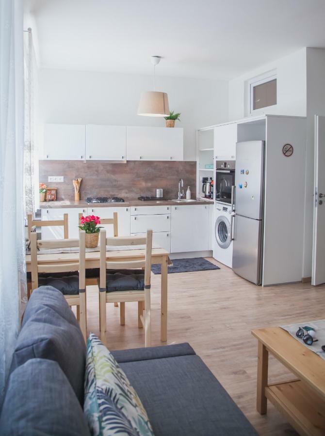 Downtown Pedestrian Zone Apartment Братислава Екстер'єр фото