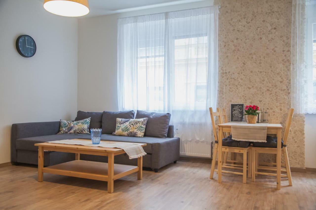 Downtown Pedestrian Zone Apartment Братислава Екстер'єр фото